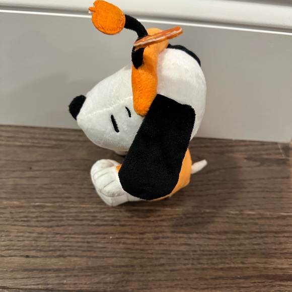 Hallmark Snoopy Peanuts Halloween 7” Snoopy Plush Stuffed Orange Pumpkin Costume - Picture 3 of 7